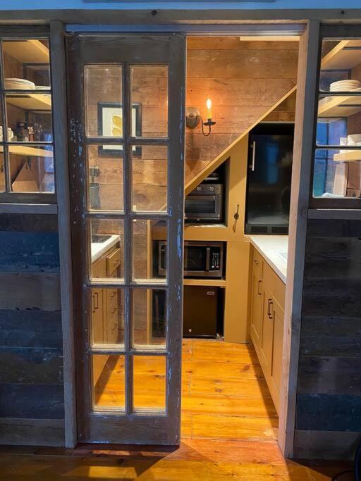 The Farmhouse Suite At Barn & Bike Red Hook ภายนอก รูปภาพ